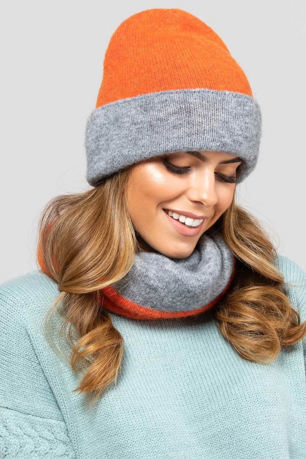bonnet snood réversible bicolore orange gris maille tricotée douce chaude mérinos mohair polyamide premium ajusté revers large