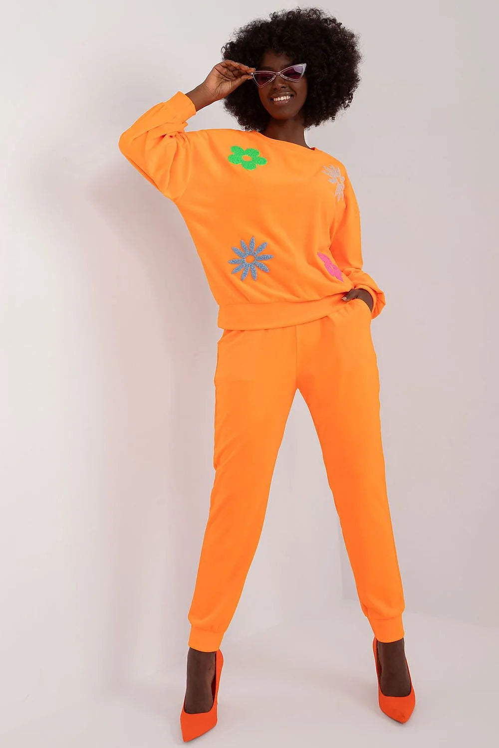 Ensemble vibrant moderne pour femmes en velours, orange multicolore, motifs floraux, coupe ample, sweat-shirt et pantalon assortis