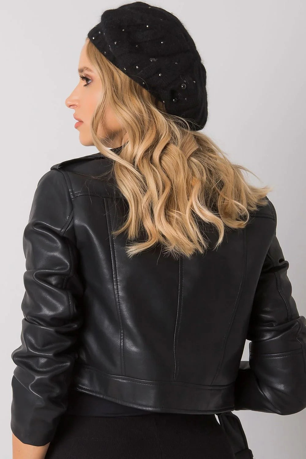 Ensemble pull béret maille torsadée blanc cosy chic hiver mode femme élégance confort chaleur