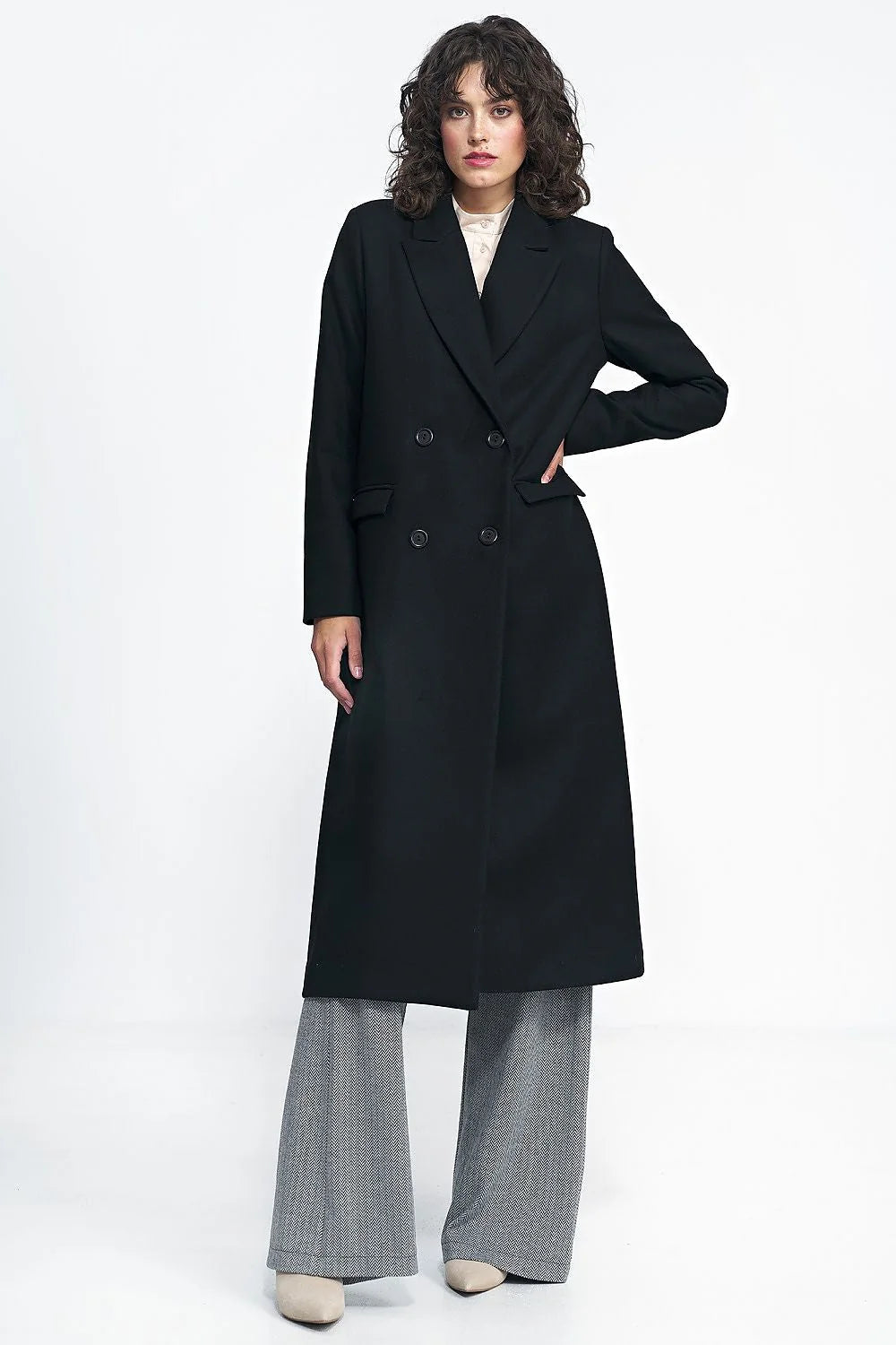 Manteau pour femme long élégant noir coupe cintrée épaules structurées col revers double boutonnage poches rabats polyester spandex viscose