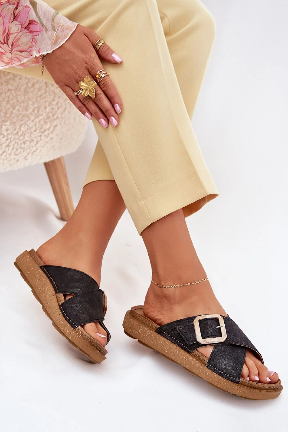 Sandales pour femmes style décontracté modernes brides entrecroisées semelle confortable cuir artificiel noire beige marbré INBLU