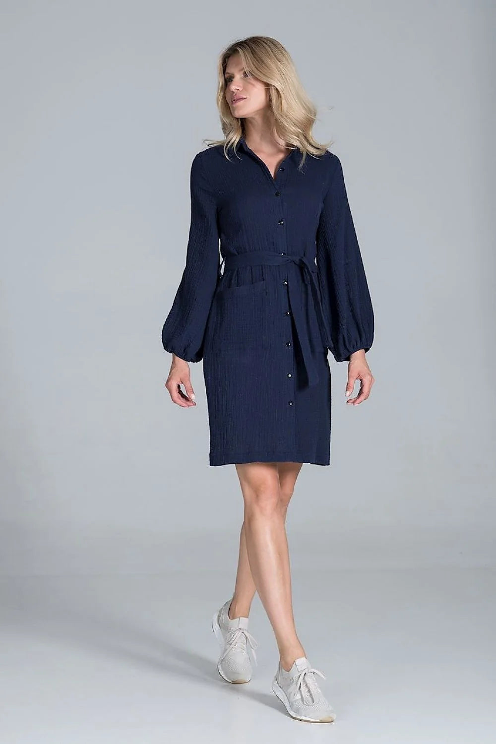 Robe chemisier coton bleu marine élégante ceinturée manches longues silhouette ajustée mode féminine moderne