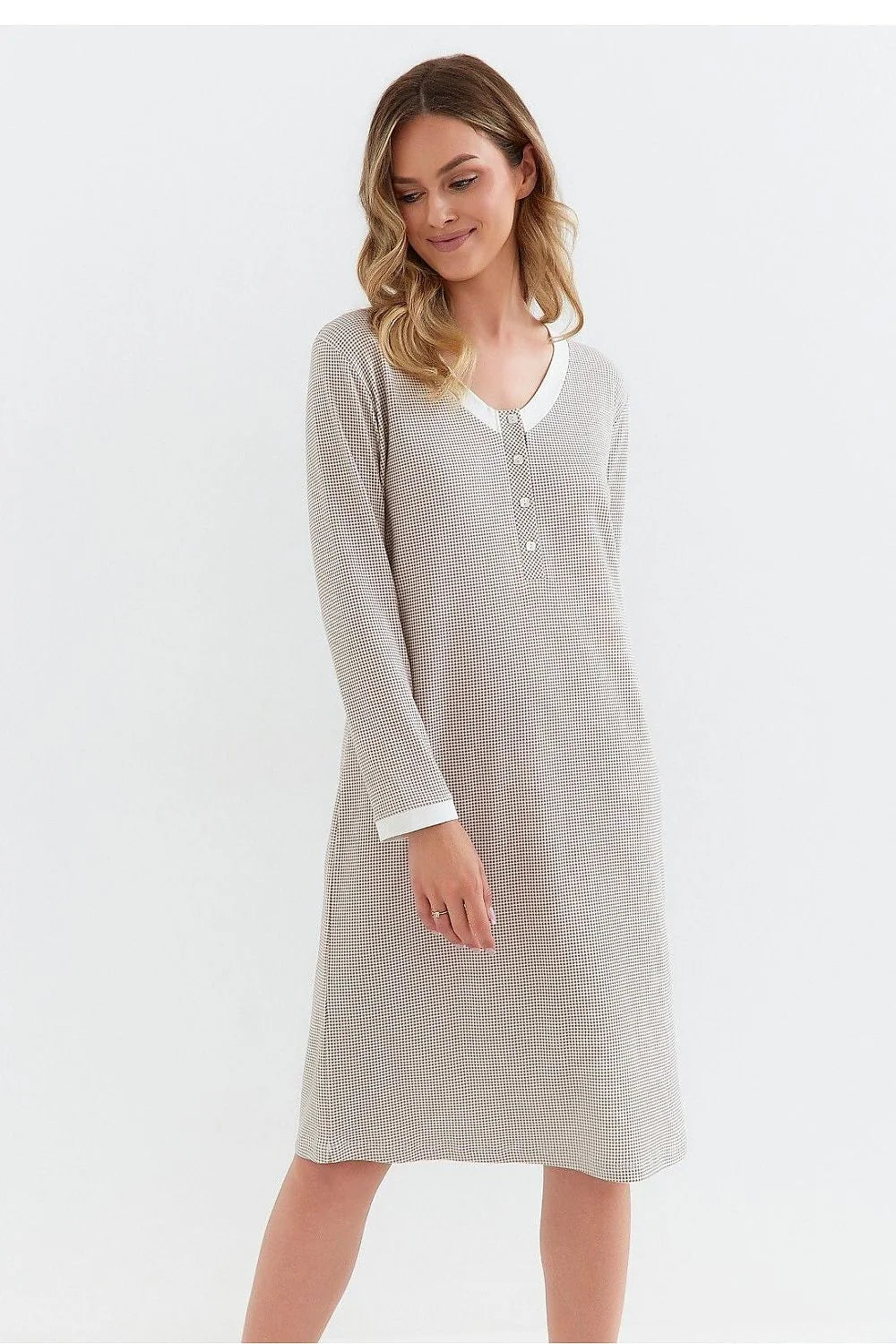 Chemise de nuit Cana manches longues tissu interlock doux ample contrasté neckline femmes confort élégance