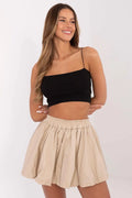 Haut court élégant à bretelles en coton côtelé noir Jupe courte ample beige clair tenue estivale femme