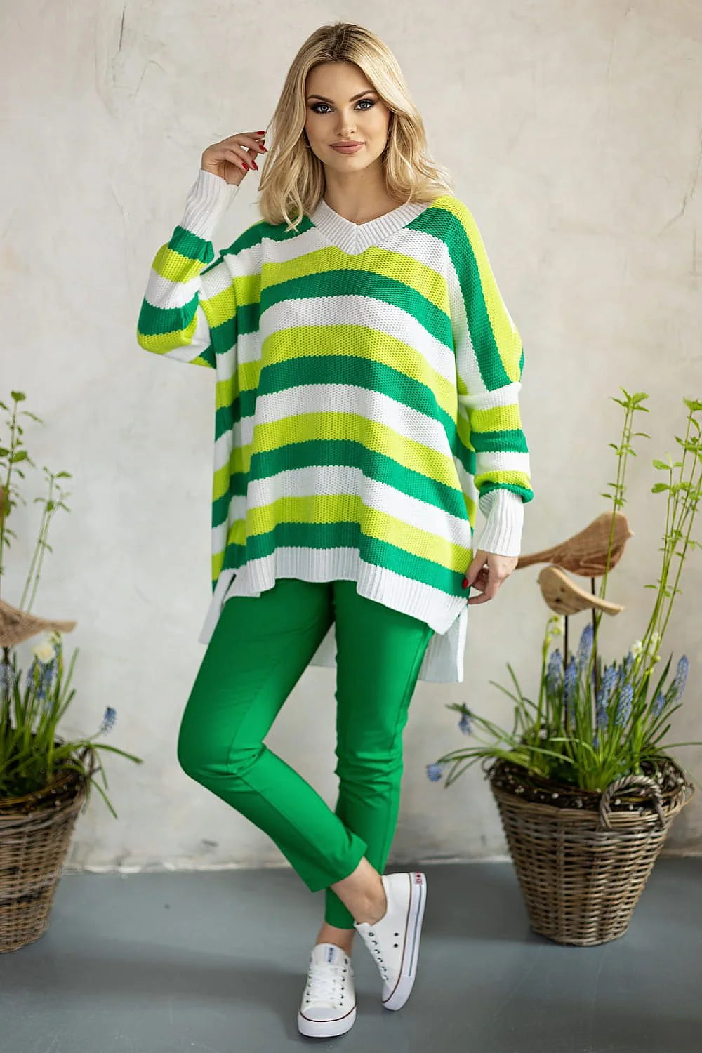 Pull pour femme ample manches longues col en V rayures colorées vert émeraude jaune vif blanc 100% acrylique moderne confortable
