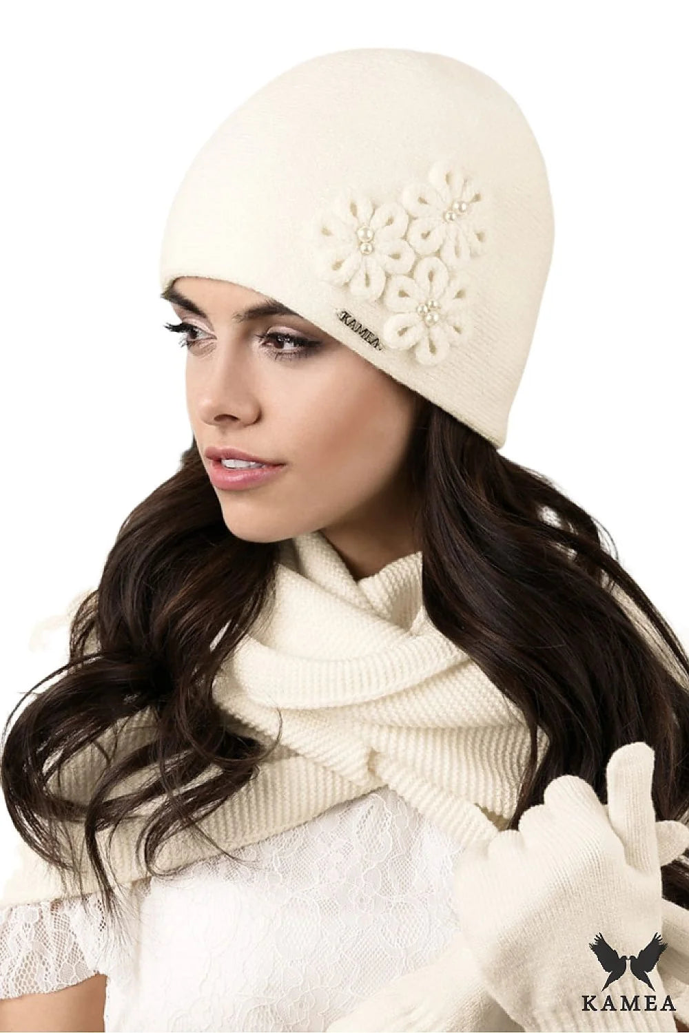 Gants Kamea, bonnet, écharpe hiver, accessoires mode femme, laine maille, style classique, couleur crème, finitions élégantes, qualité supérieure, ensemble chic