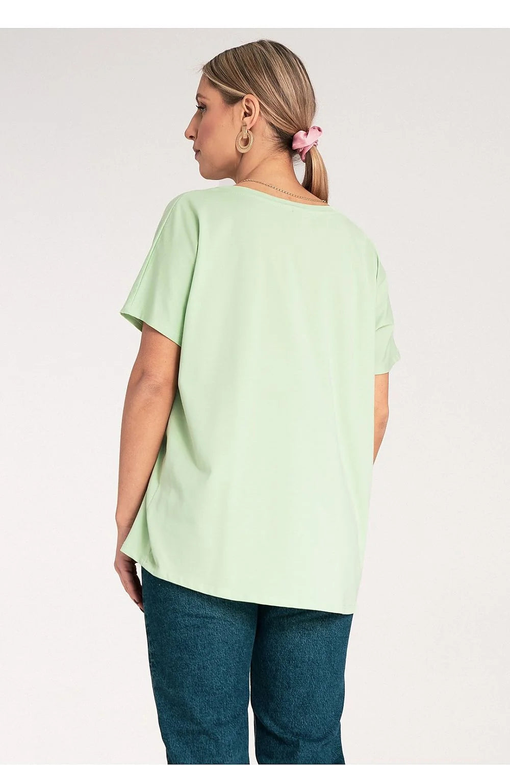T-shirt femme design minimaliste coupe ample coton 95% élasthanne 5% coloris vert pâle polyvalent