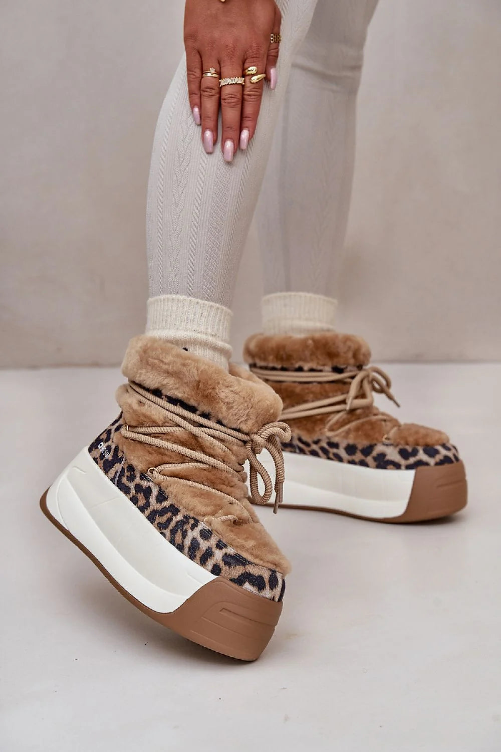 Bottes de neige pour femmes en fourrure synthétique motif léopard, hauteur cheville, semelle antidérapante, style moderne et audacieux, confort maximal, tailles 36-39