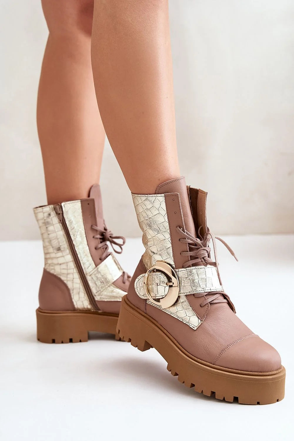 Bottines femmes modernes audacieuses cuir naturel métallisé motif crocodile doré高 shaft ajustable talon plat plateforme