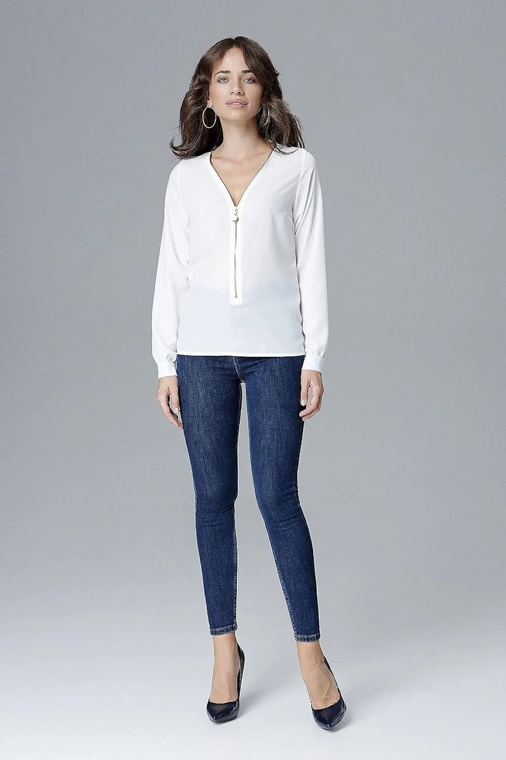 chemisier blanc chiffon fluide léger transparent manches longues col V zippé doré poignets boutonnés coupe droite hanches élégant