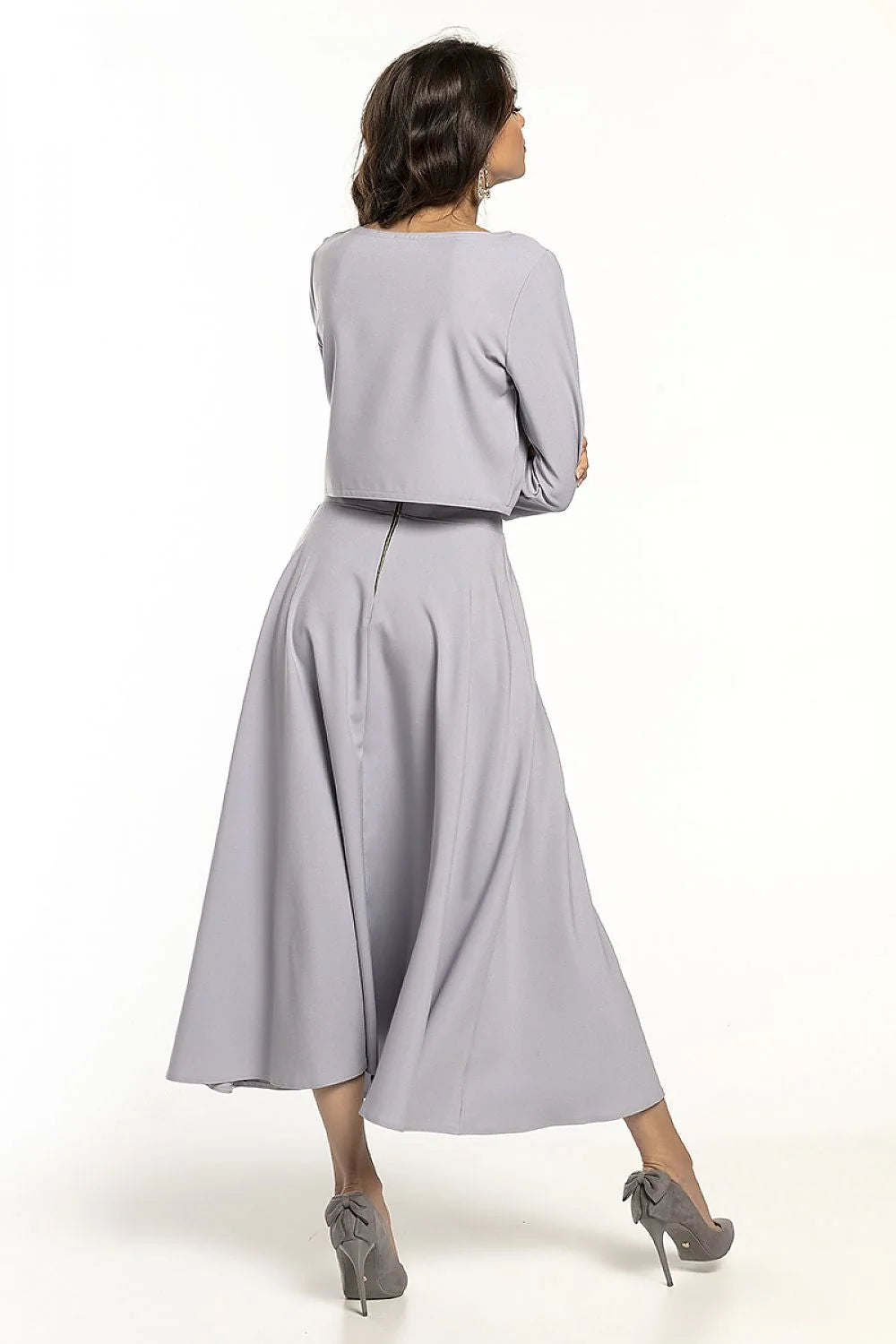 Ensemble élégant gris lavande femme moderne, tissu léger, chic, chemisier ample et jupe longue