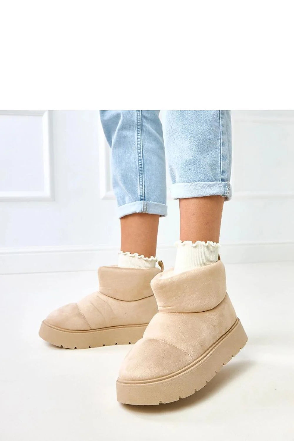 bottines femme cheville beige suédine synthétique rembourrée molletonnée plateforme basse 4cm crantée antidérapante bout rond confortable chaude slipon cosy urbaine