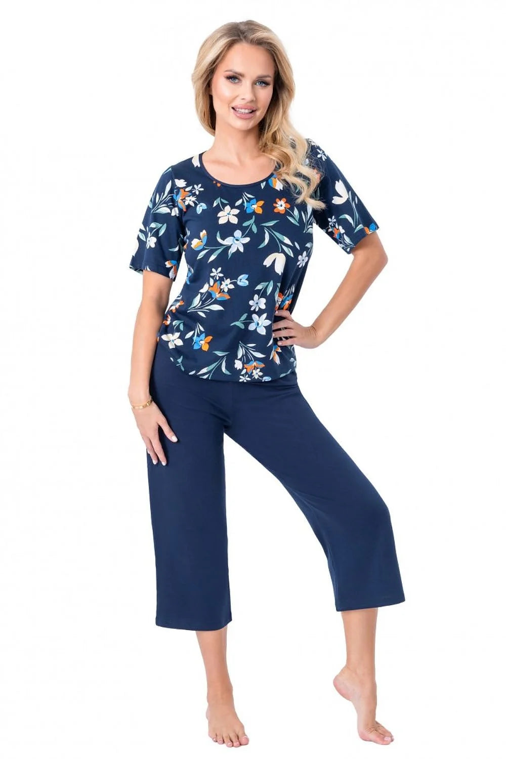 pyjama coton naturel haut manches trois quarts imprimé floral multicolore pantalon large trois quarts bleu marine coupe confortable léger fluide