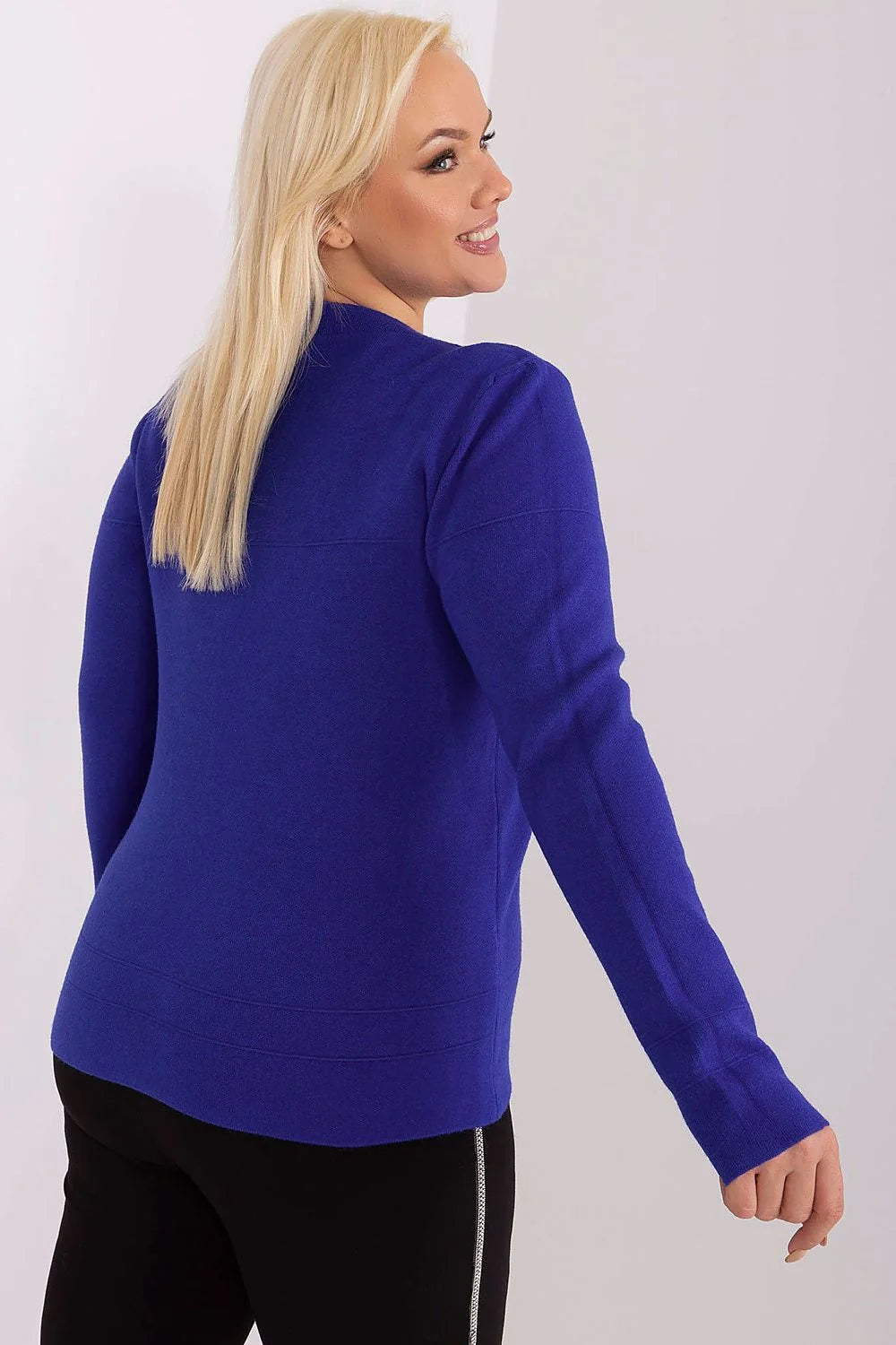 Pull-over femme oversize manches longues couleur bleue intense tissu maille douce fourrure synthétique pompon poitrine