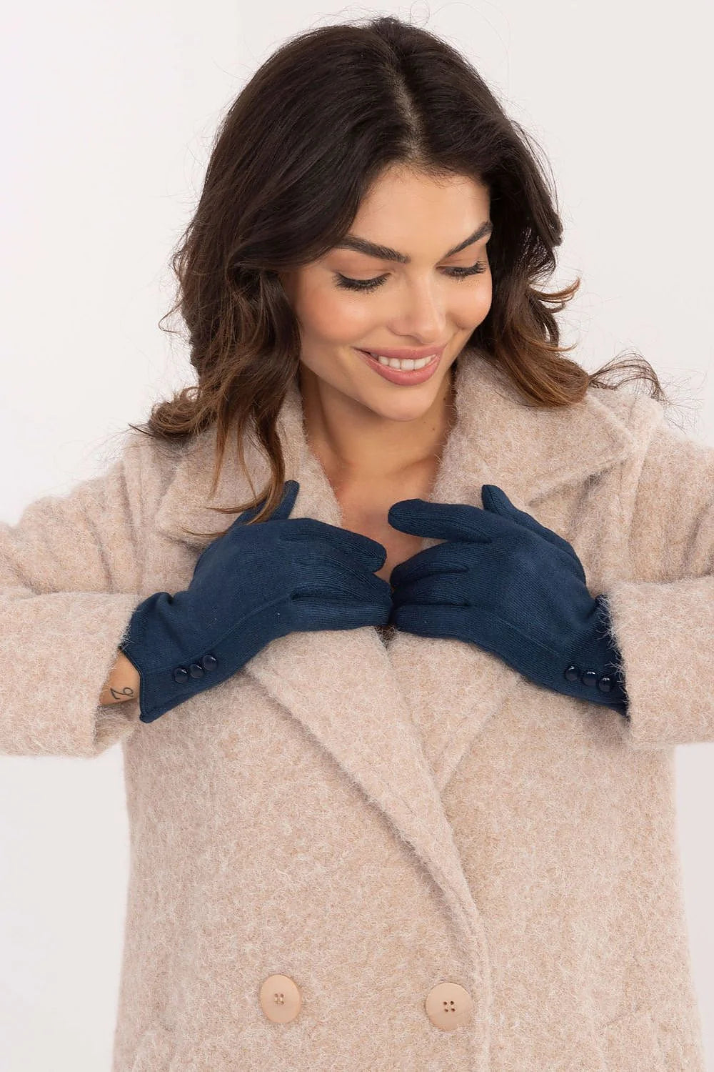Gants élégants pour femmes en matériau lisse et isolant bleu profond boutons décoratifs fleur brodée index téléphone sans enlever gants coton élasthanne polyester