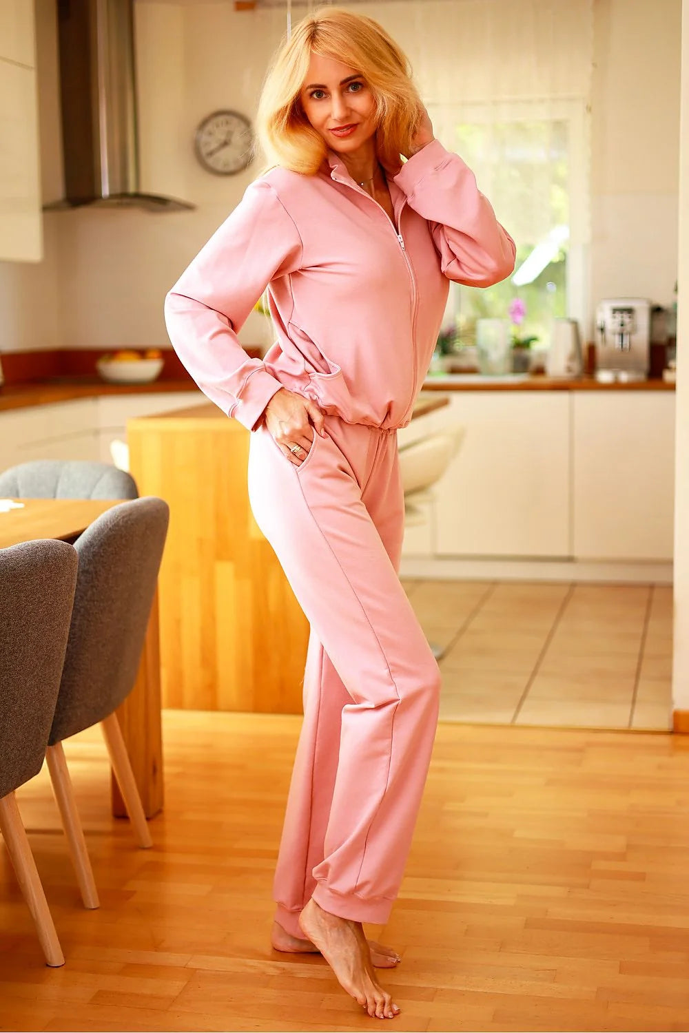Ensemble Mirale pour femmes en coton-polyester stretchy rose pâle, confortable et style décontracté avec fermeture éclair, poches latérales et taille élastique