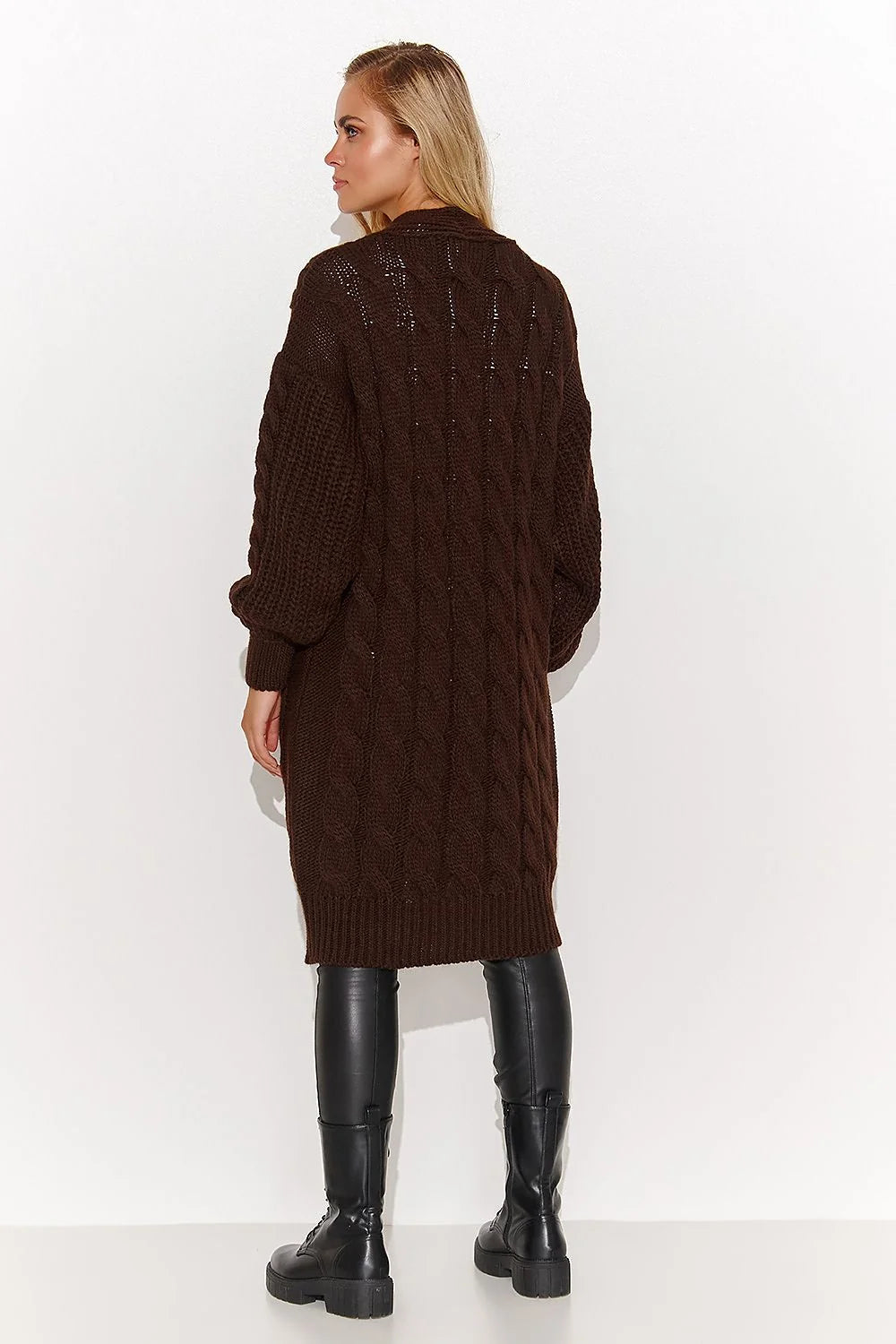 Cardigan Makadamia pour femme en laine acrylique tricot torsadé couleurs cappuccino beige miel noir chocolat longueur hanches manches longues poches bouton doré
