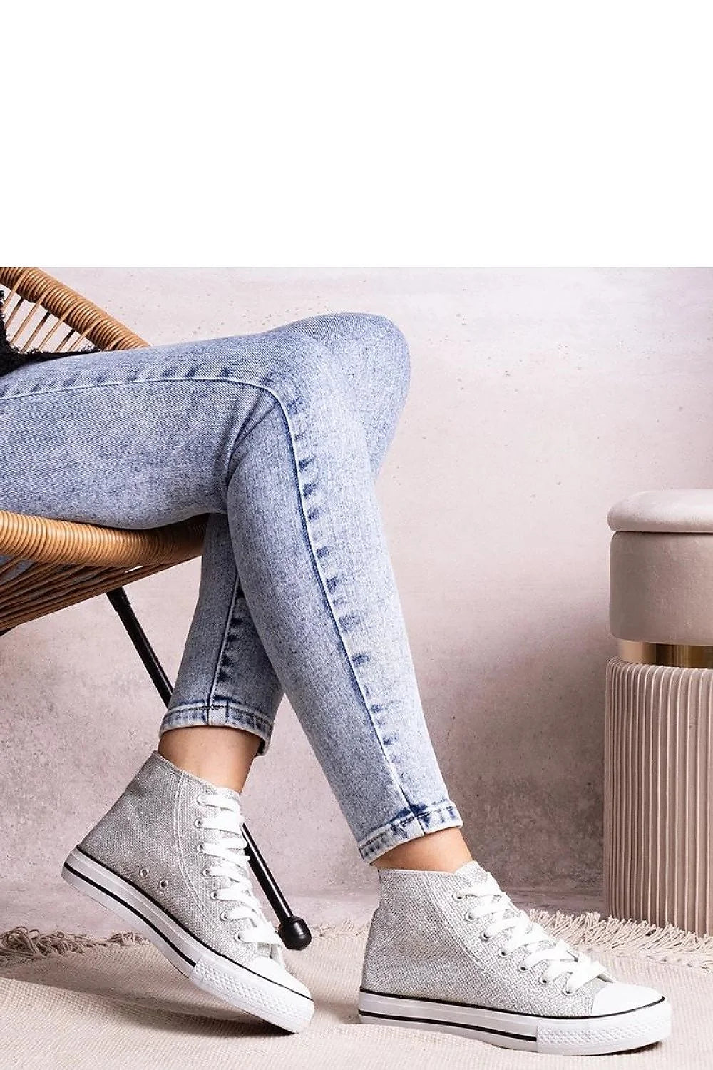 Baskets montantes pour femmes style moderne design classique couleur grise claire-maille brillante semelle en caoutchouc confortable