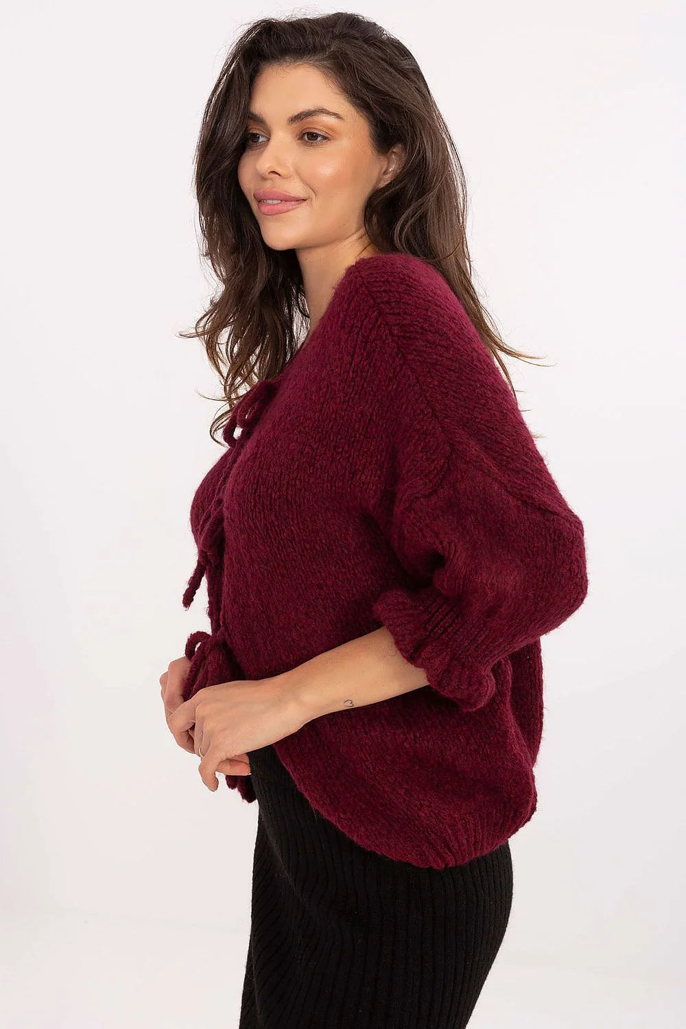 cardigan femme grosse maille pelucheuse bordeaux oversize cropped manches troisquarts encolure ronde fermeture liens noués apparents cosy décontracté superposable taillehaute
