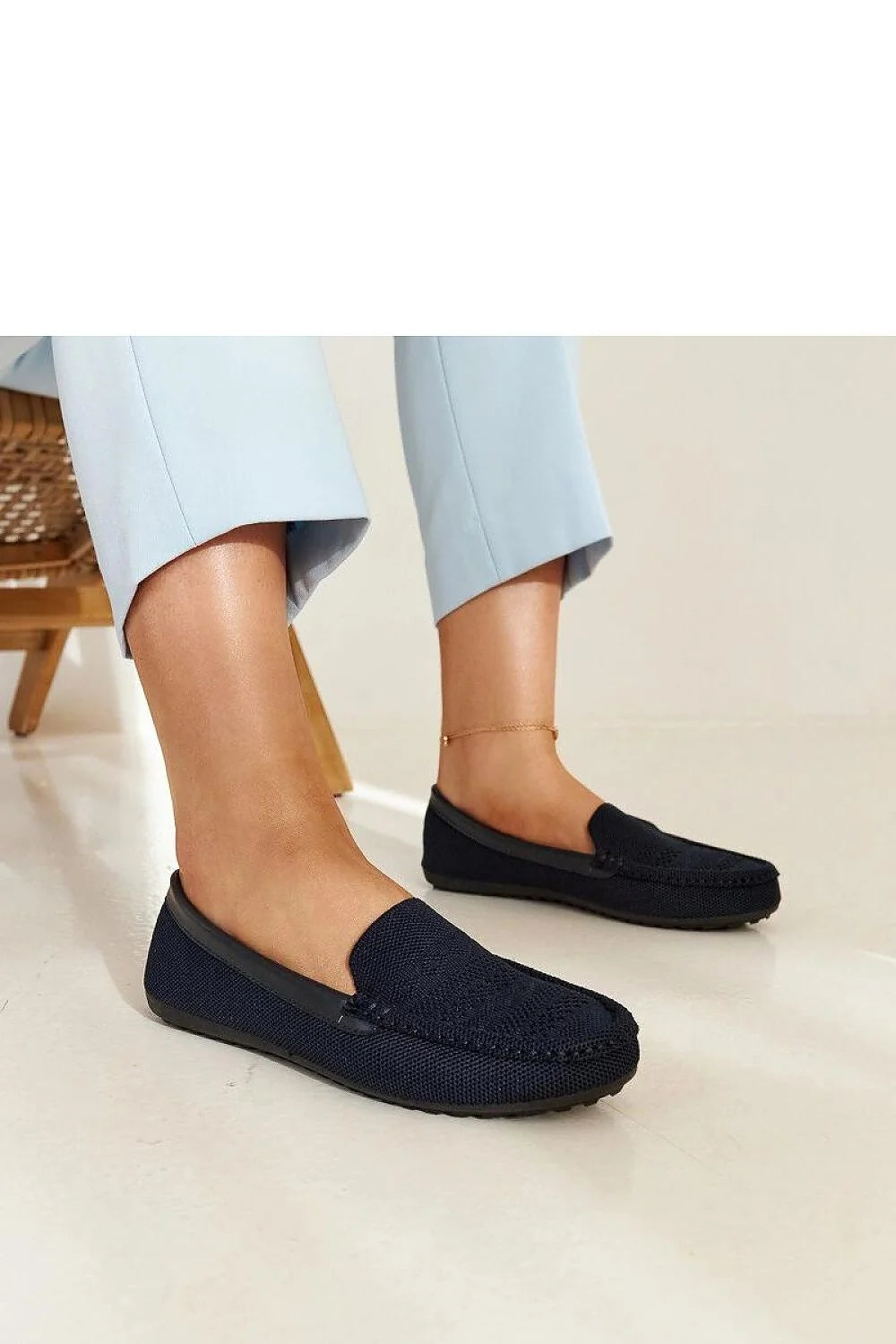 Mocassins femme design moderne bleu marine tissu confortable coupe épurée semelle plate occasion quotidienne