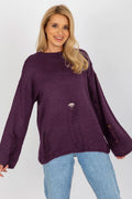Pull à capuche pour femme, style moderne, couleur violet profond, matériau doux, coupe ample, manches longues, détails déchirés, confortable et tendance
