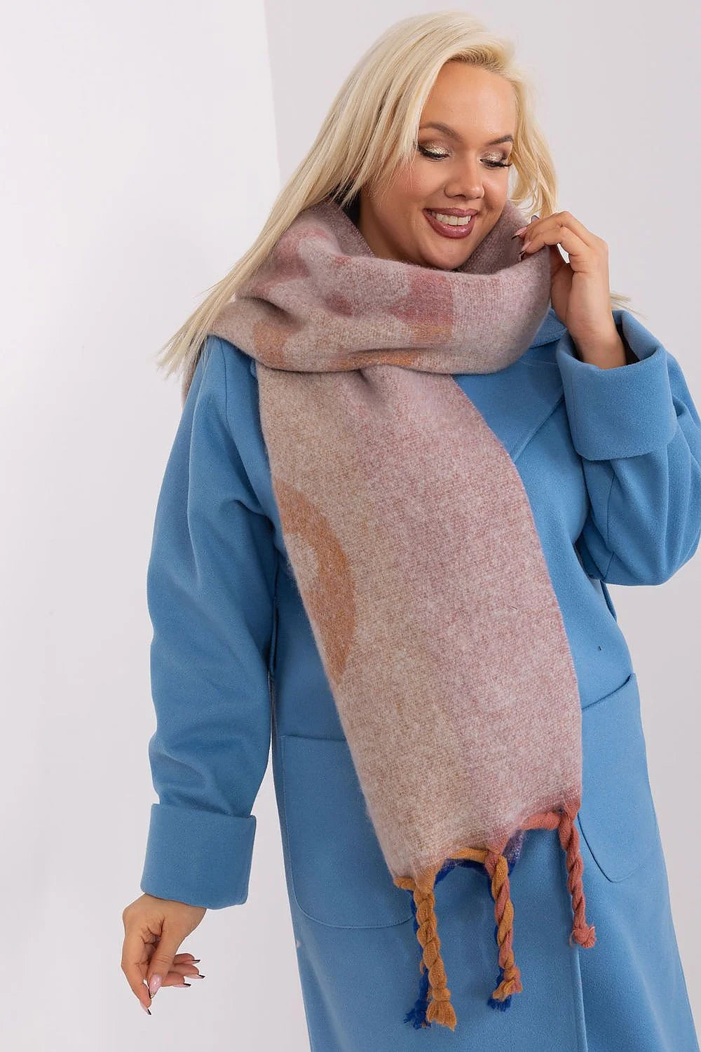 châle polyester dégradé multicolore femme automne hiver oversize maille douce feutrée pastel rose beige franges tressées cocooning chaud élégant confortable