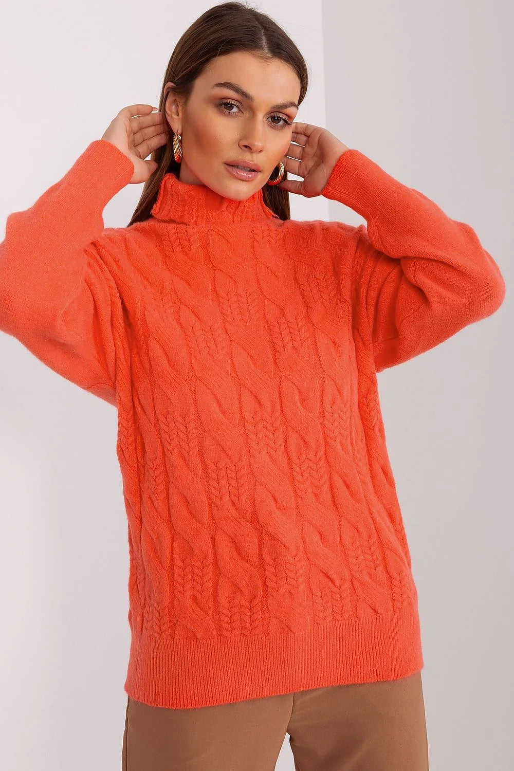 Pull à col roulé pour femme en maille torsadée, couleur orange vif, coupe droite et ample, matériau chaud et confortable, idéal pour l'hiver