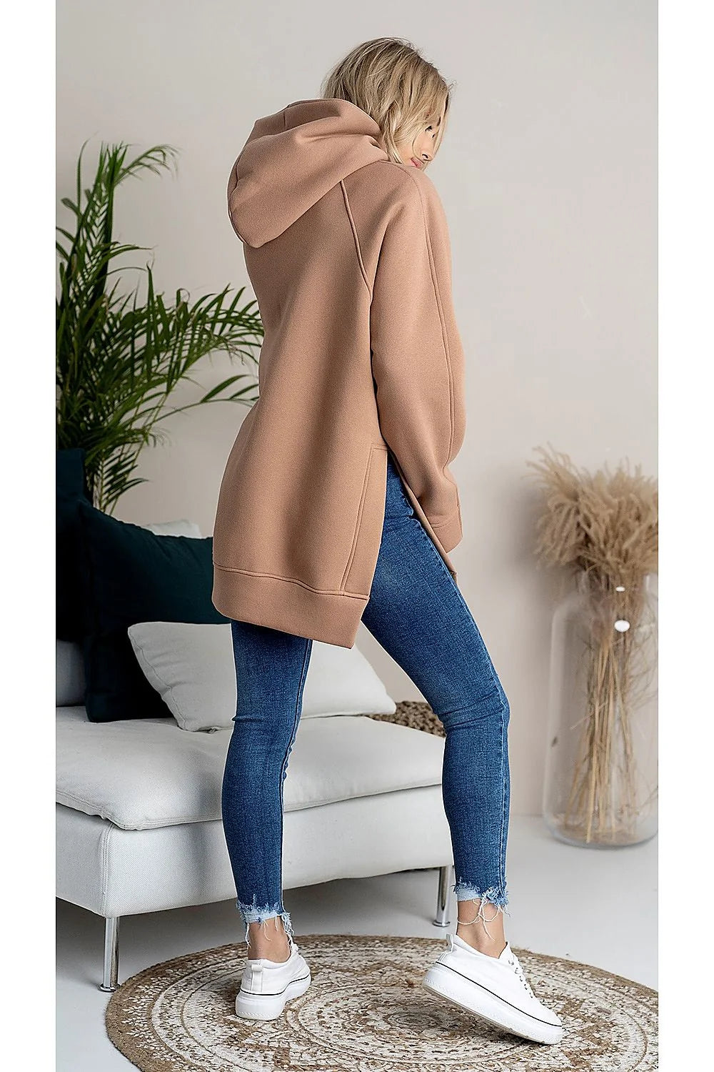 Sweatshirt oversize femme en coton beige doux avec capuche ajustable, pour style décontracté quotidien