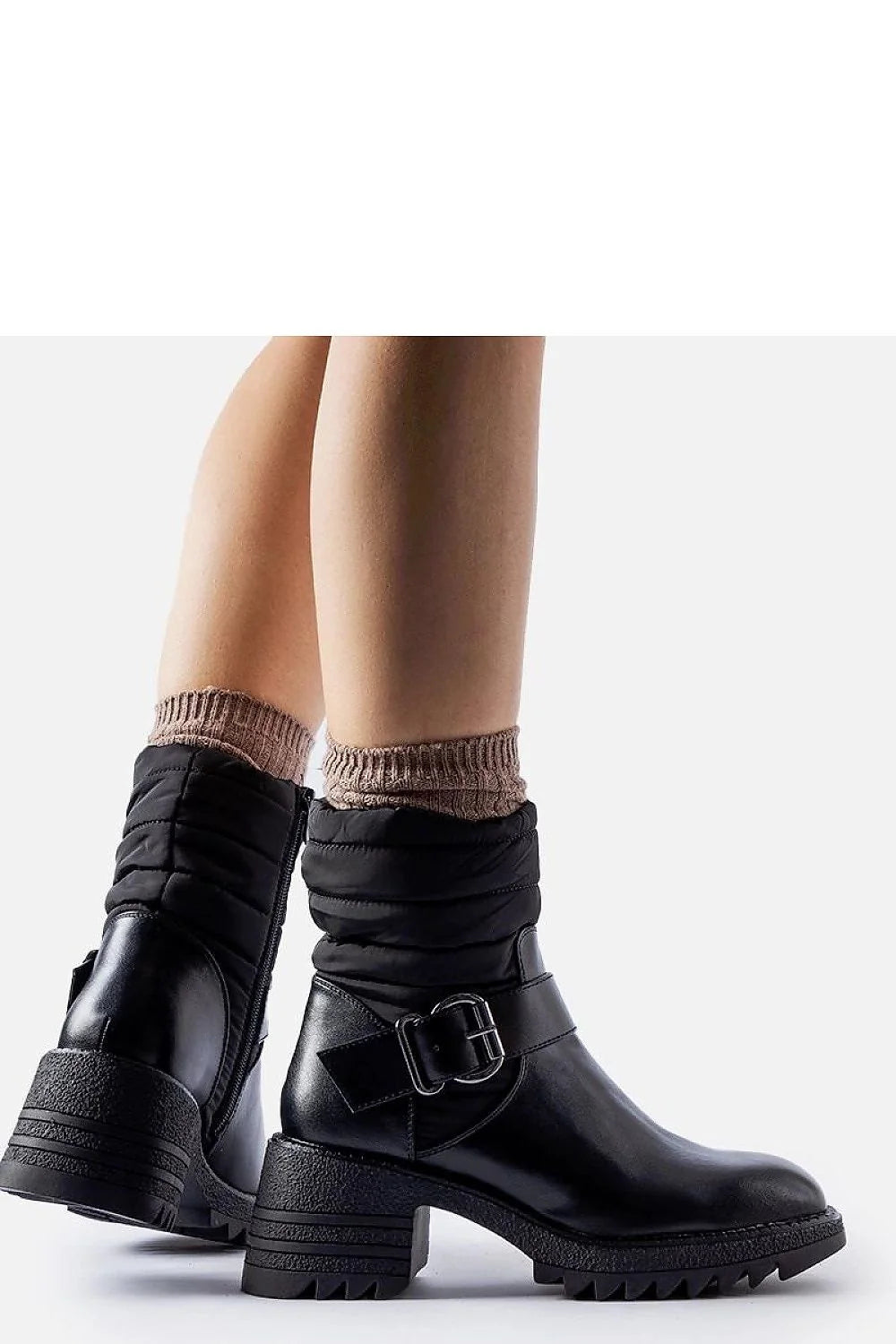 bottes cuir noir matelassé femme zippée latérale semelle massive crantée talon carré sangle boucle métallique confortable urbaine élégante