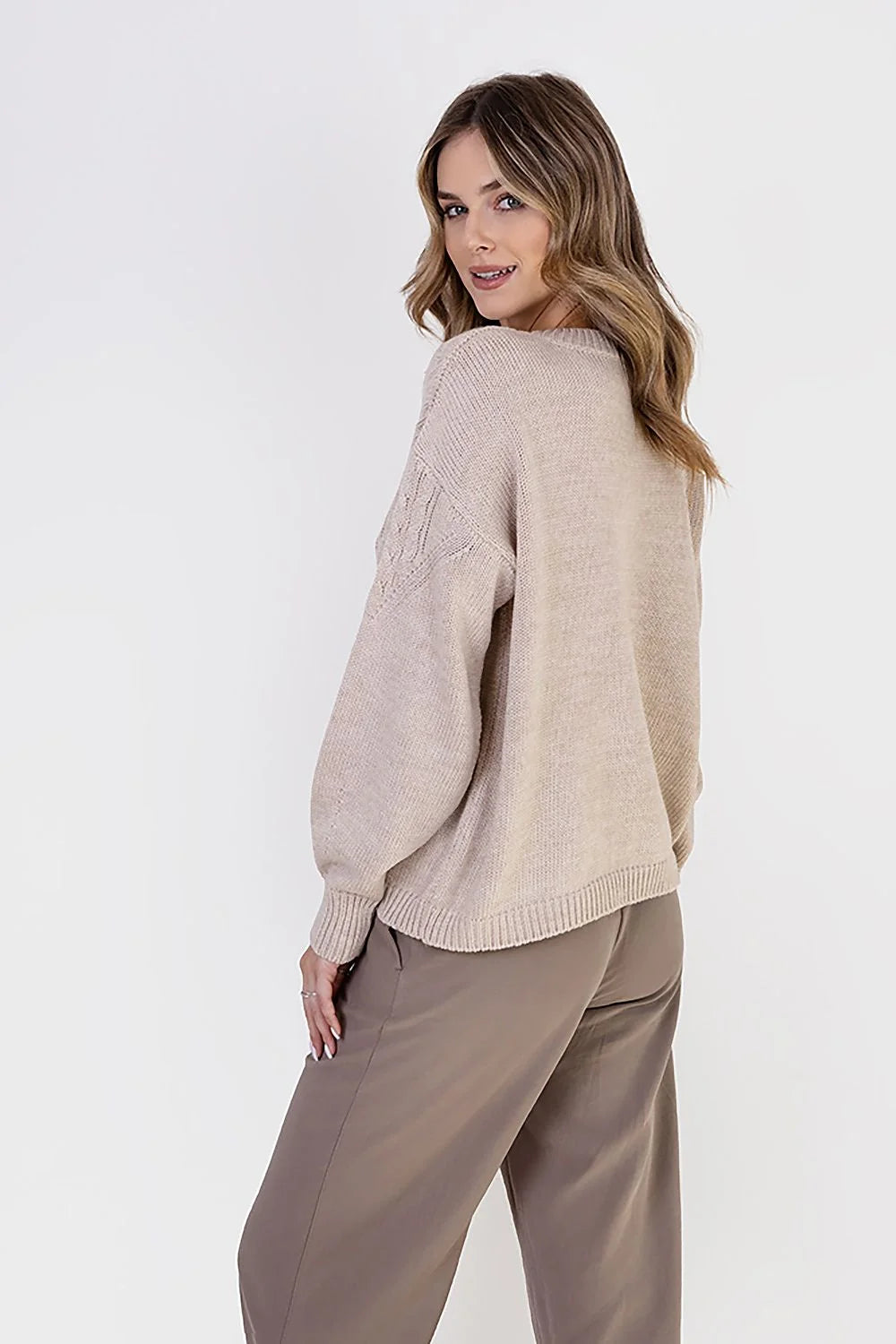 Pull féminin MKM design sportif raffiné motif écosse tresses longues maille acrylique laine beige versatile