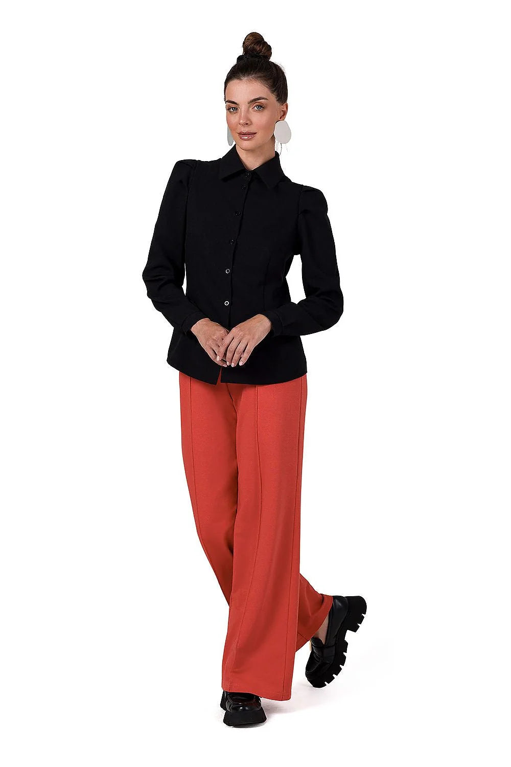 Chemise manche longue Be Wear noire épaules bouffantes col classique boutons noirs tissu de qualité femme coupe ajustée