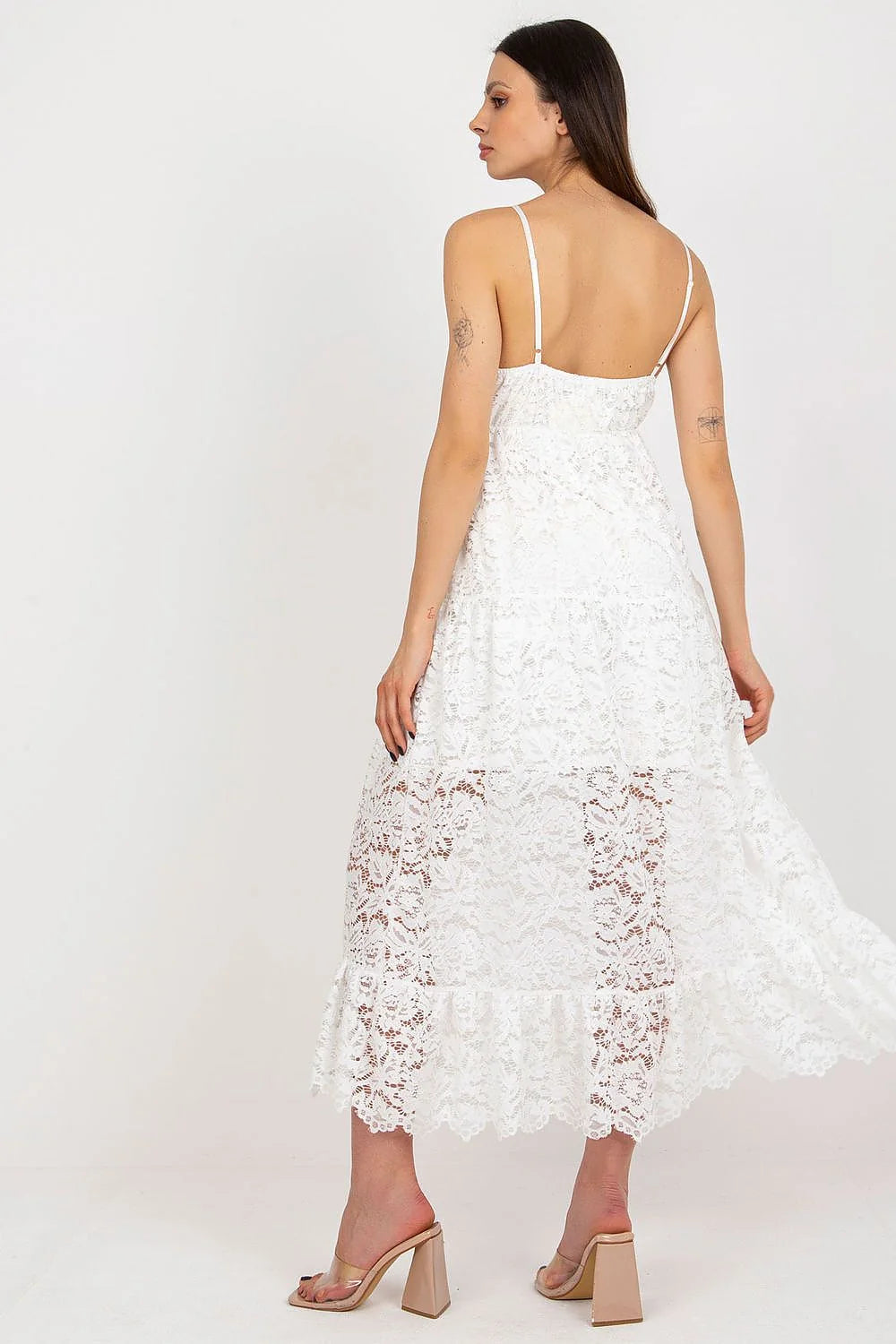 Robe de jour Och Bella dentelle blanche midi fines bretelles décolleté en V taille ajustable femme
