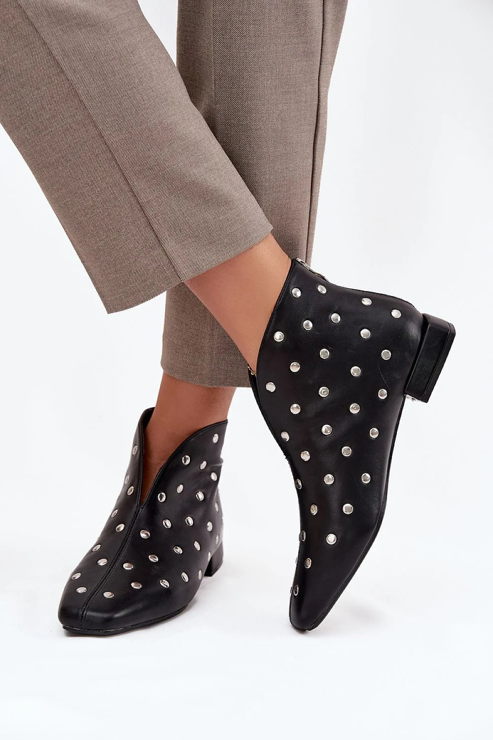 bottines femme cuir écologique noir cloutées argentées bout arrondi talon carré bas 3cm fermeture arrière enfilage facile rock chic confortable