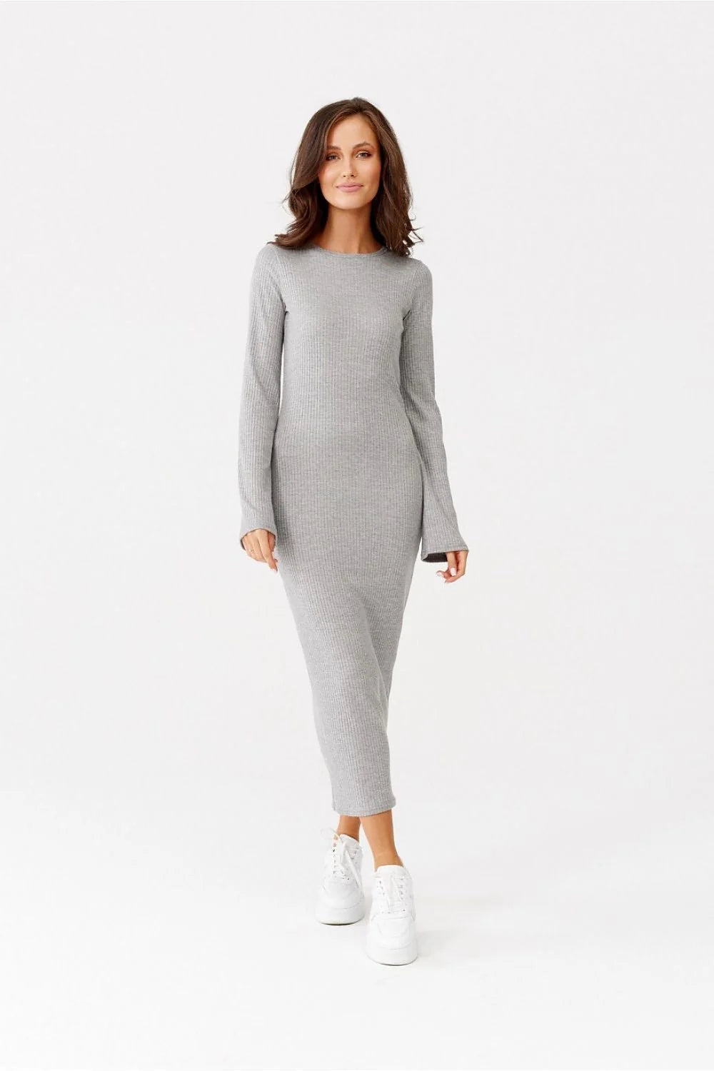 Robe de jour Roco Fashion robe longue maille côtelée manches longues encolure ronde couleur grise ajustée femmes élégance confort