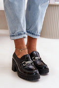 Mocassins à talons pour femmes style moderne élégant cuir verni noir détails métalliques talon confortable occasion bureau et loisirs