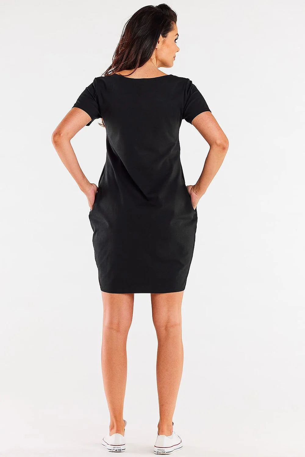 Robe noire femme design épuré coupe droite manches courtes confortables coton élasthanne Pologne taille ajustable occasion quotidienne