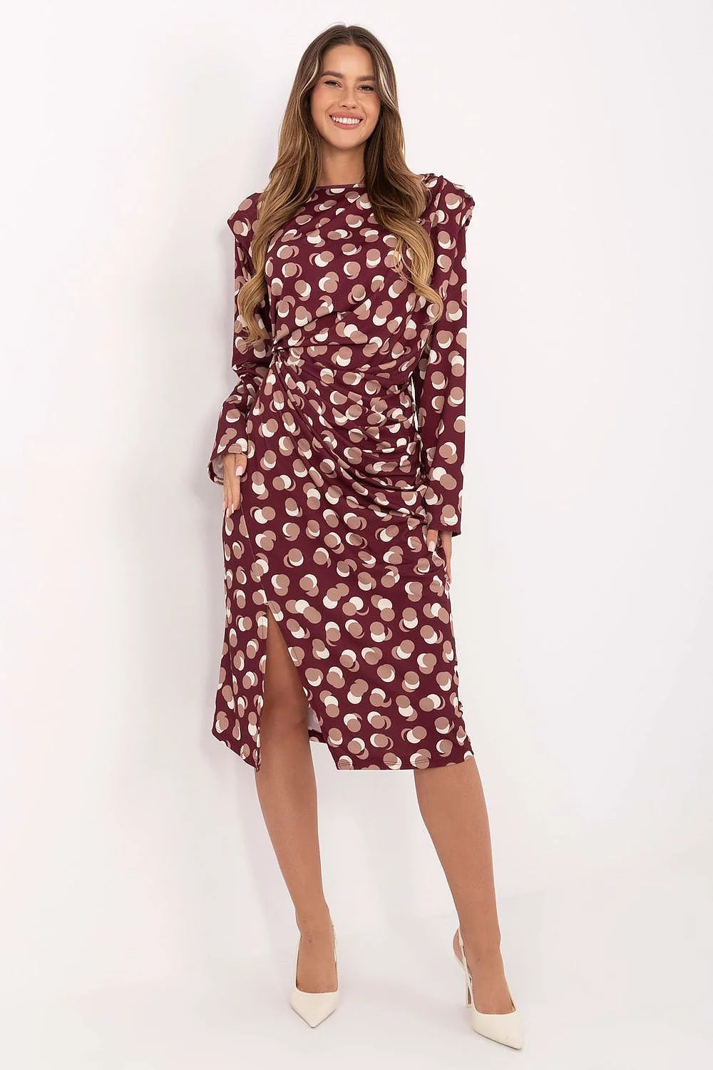 robe midi bordeaux col rond manches longues satiné fluide viscose polyester imprimé pois crème taille froncée drapé épaulettes cintrée