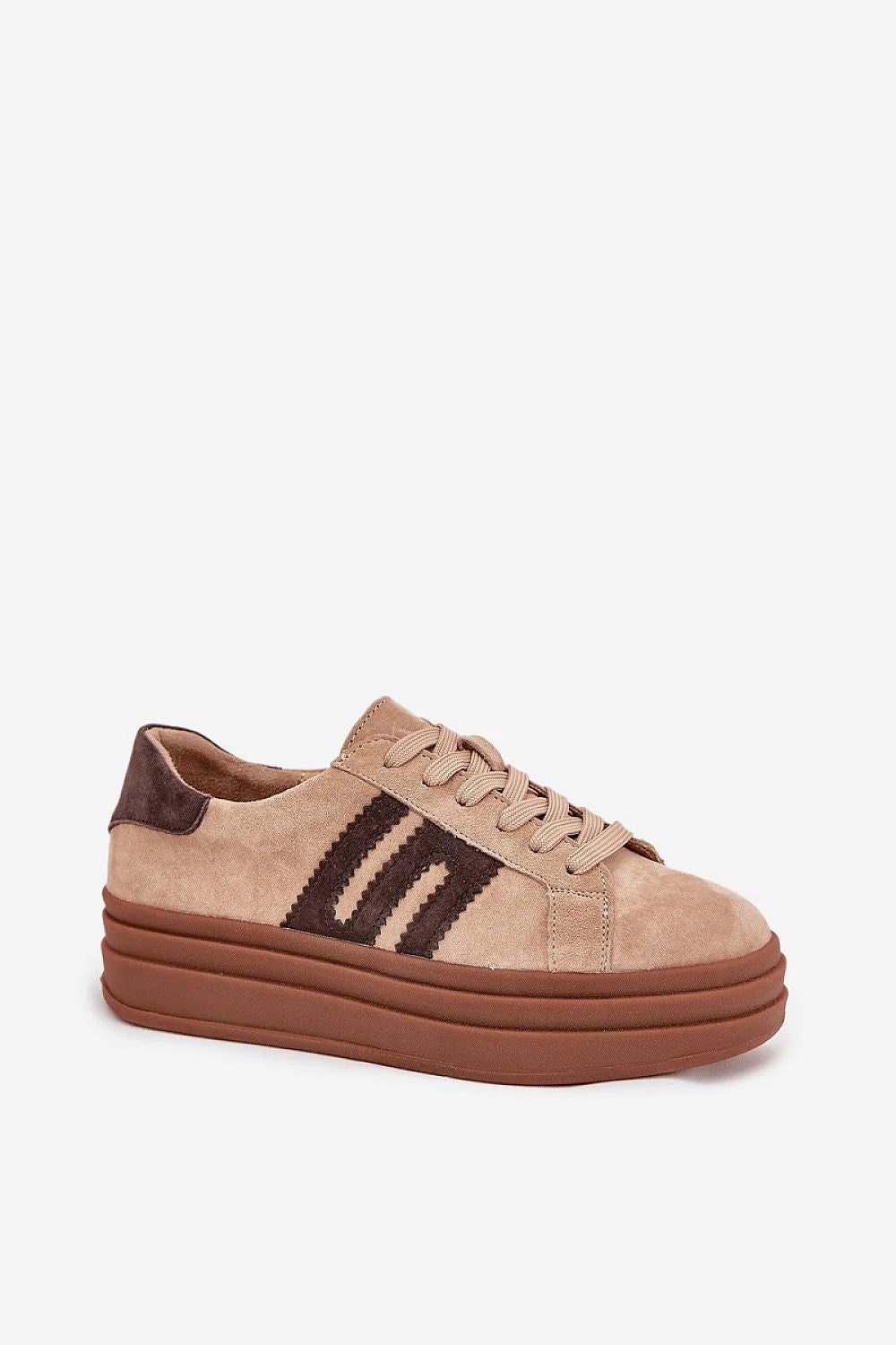 baskets femme daim beige bandes latérales marron festonnées bout rond laçage plateforme compensée triple relief gomme col rembourré
