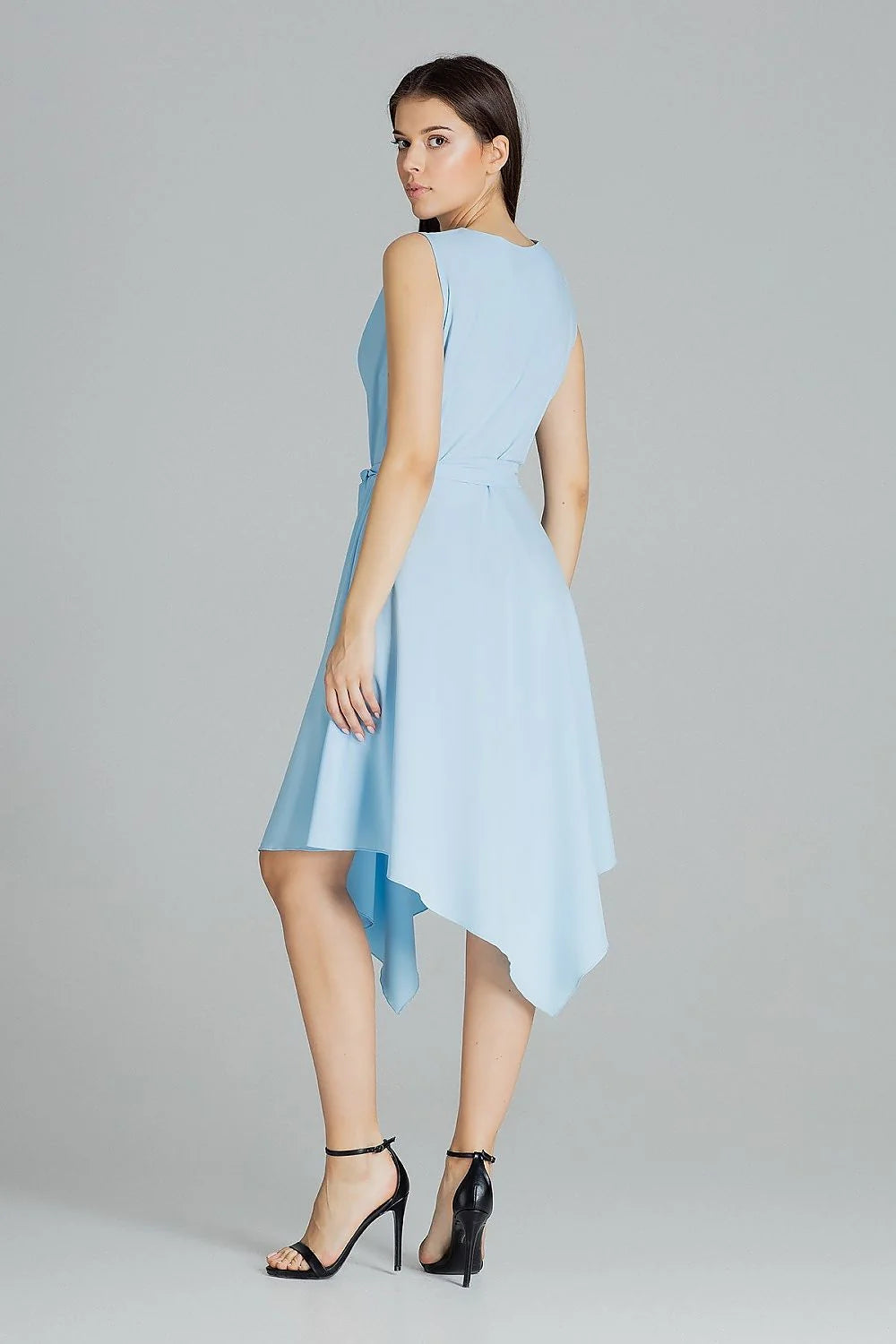 Robe cocktail noire polyester élégante décolleté en V sans manches ceinture pour soirées chics femmes