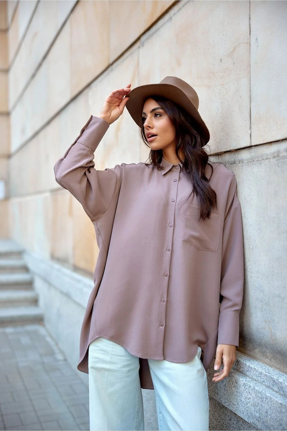 Chemise femme manches longues asymétrique poche.patche dos long coupe.oversize élégante taupe occasion.travail.casual