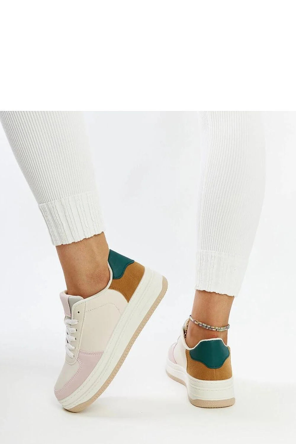 Baskets Solea design épuré sportswear mode féminine Adidas confortable plateforme moyenne couleur pastel lacets caoutchouc