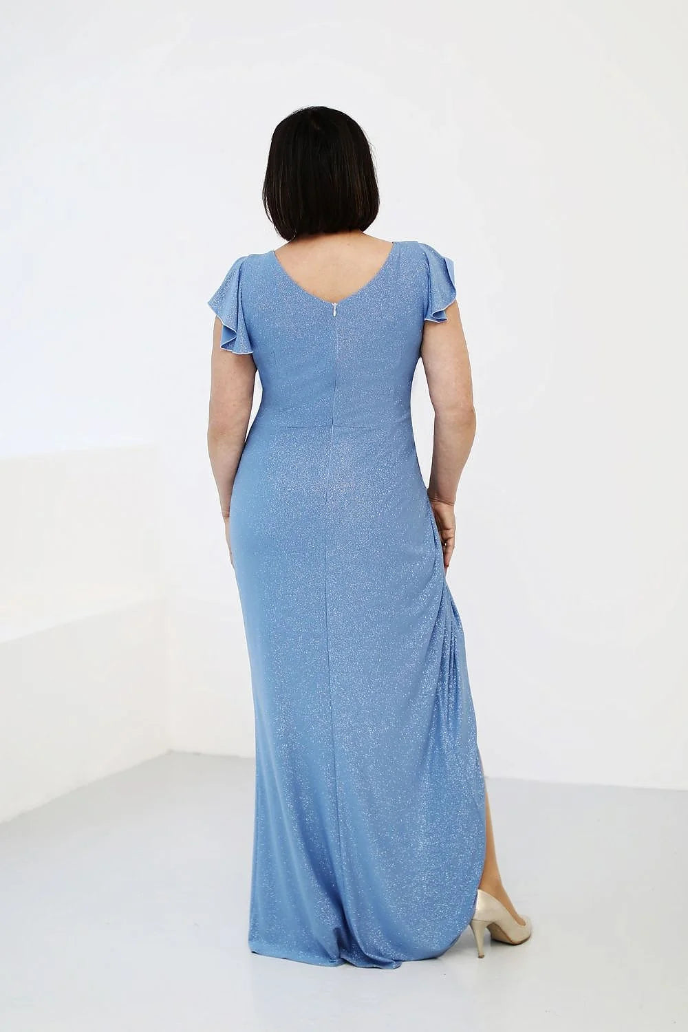 robe longue soirée bleu ciel pailletée manches volantées taille ajustable ceinture drapée boucle argentée fente haute décolleté V silhouette ajustée