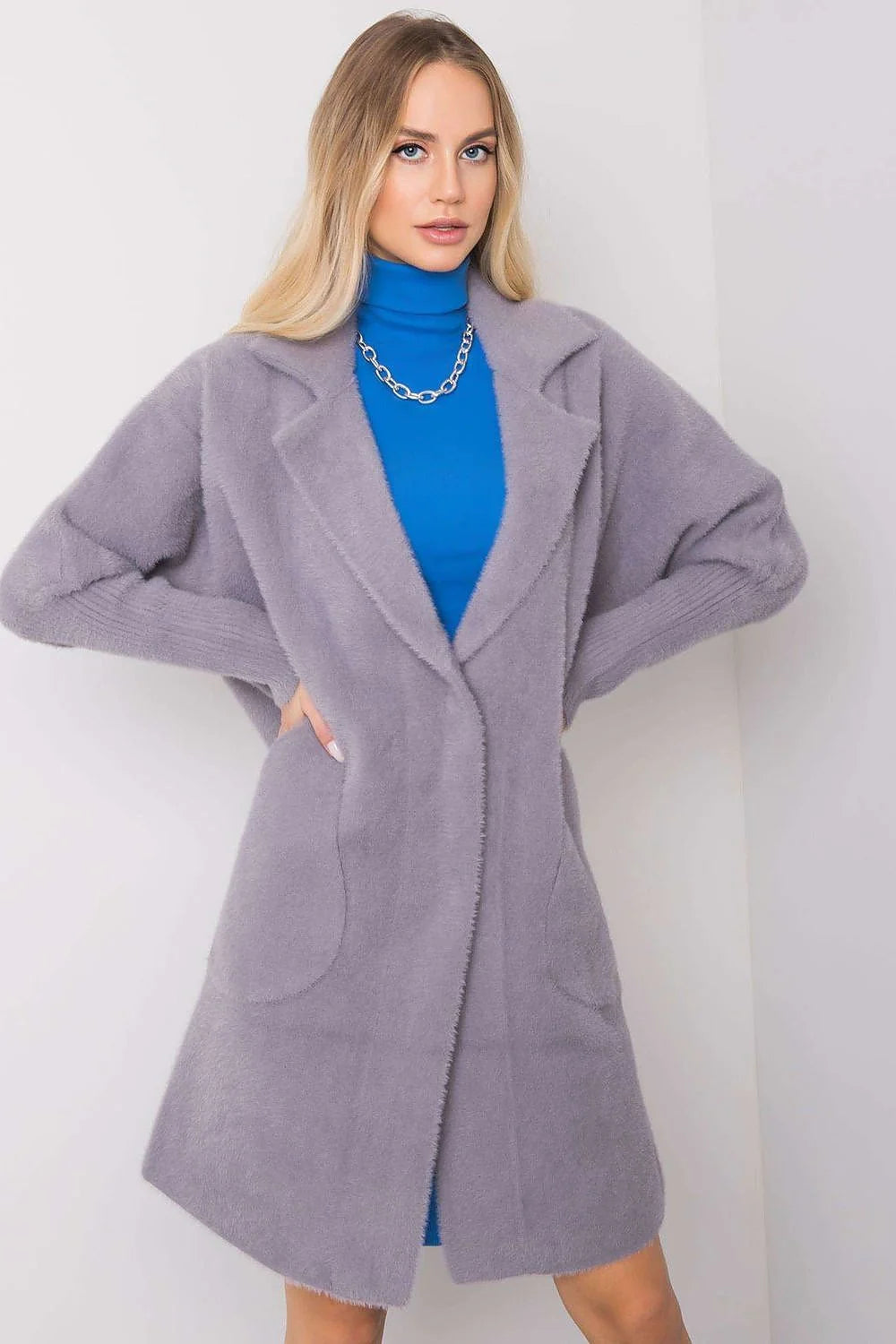 Manteau pour femme élégant long oversize couleur rose antique laine bouclée poches en patch coupe moderne style intemporel