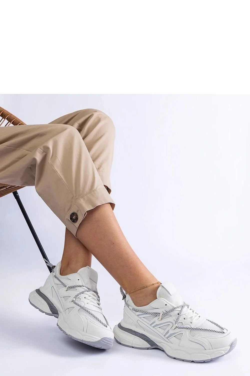 baskets femmes Solea volumineuses contemporaines semelles épaisses cuir écologique confortables légères respirantes blanc cassé gris texturées