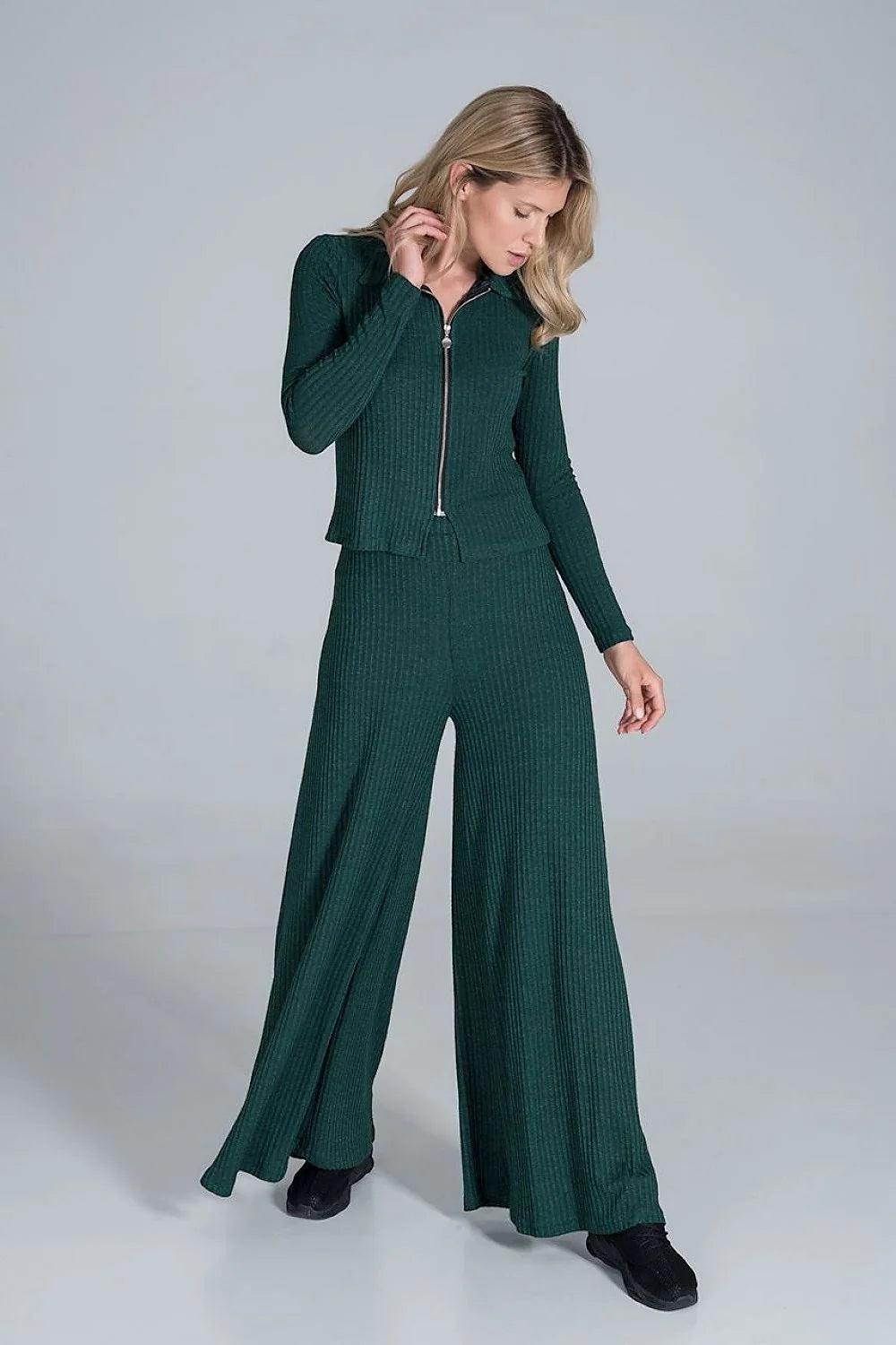Ensemble femme maille côtelée bordeaux élégant et confortable avec pantalon large manches longues mode sophistiquée