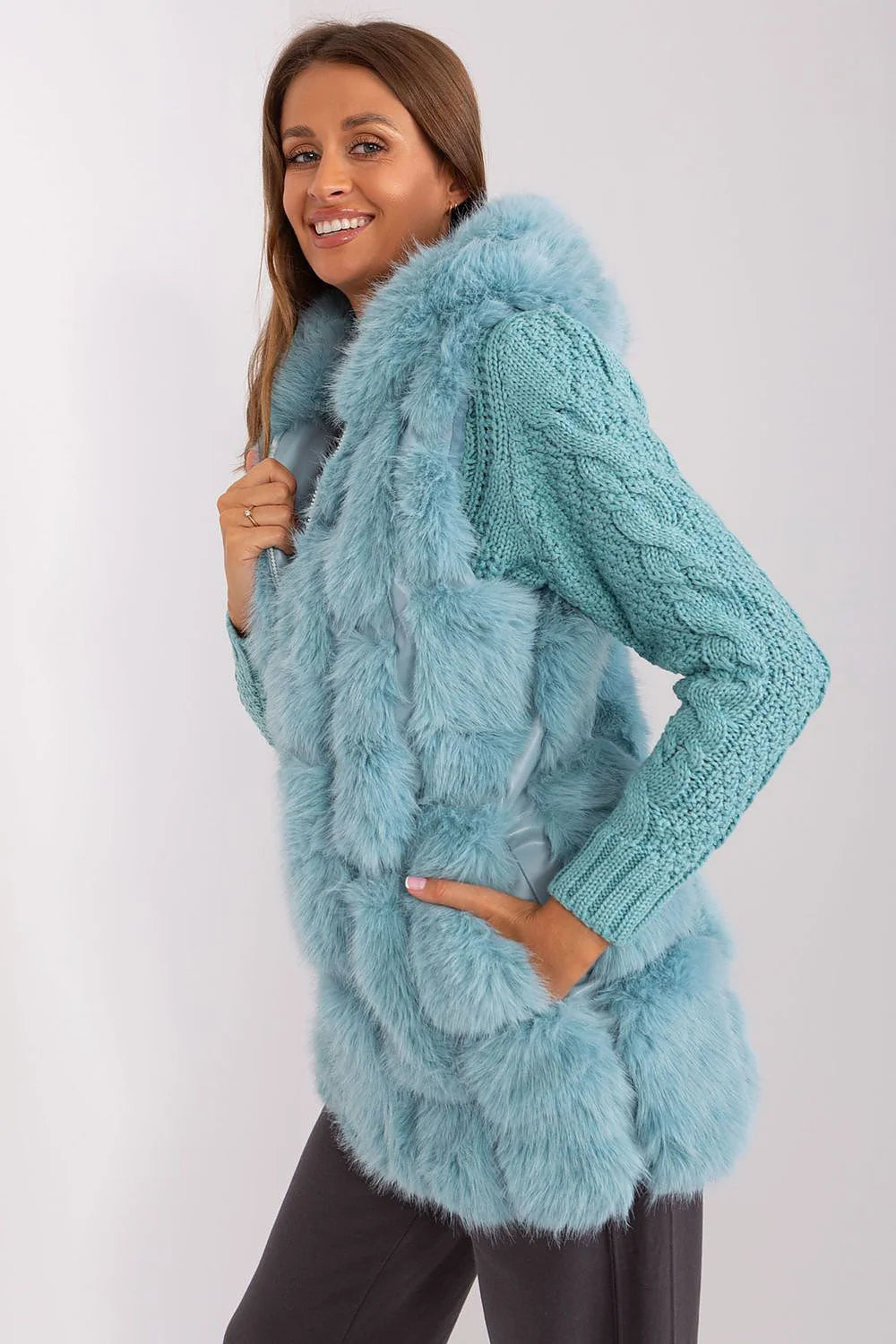 Manteau féminin hiver élégant maille fausse fourrure bleu clair texture carrée coupe ample col haut zip pendentif