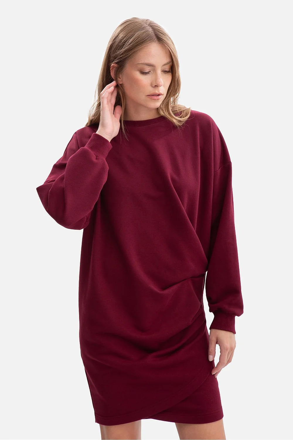 robe sweat femme oversize bordeaux molleton doux encolure ronde manches longues poignets côtelés drapé asymétrique coupe sportive féminine