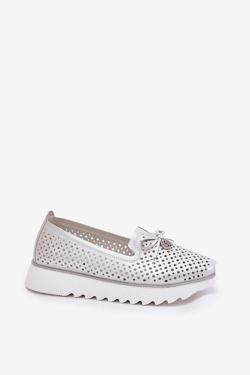 Chaussures basses femmes style décontracté moderne cuir naturel slip-on perforé noeud décoratif blanc argenté
