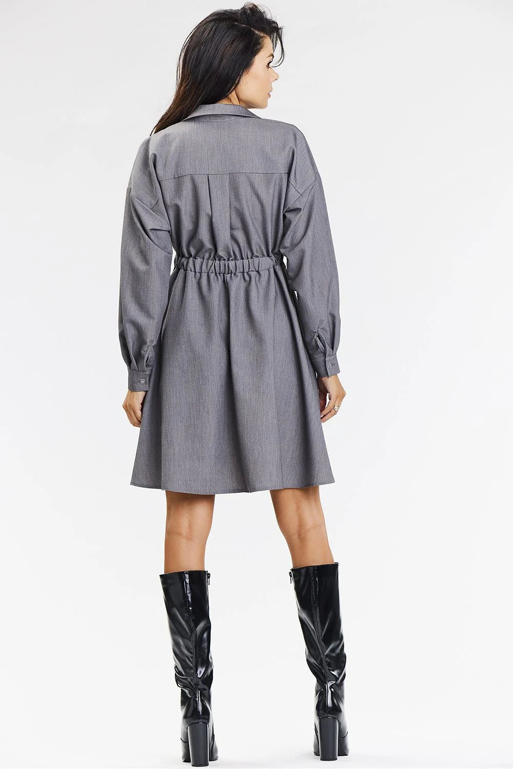 Robe chemise évasée grise longueur genou manches longues poignets boutonnés ceinture intégrée femme occasion formelle style intemporel matériau confortable