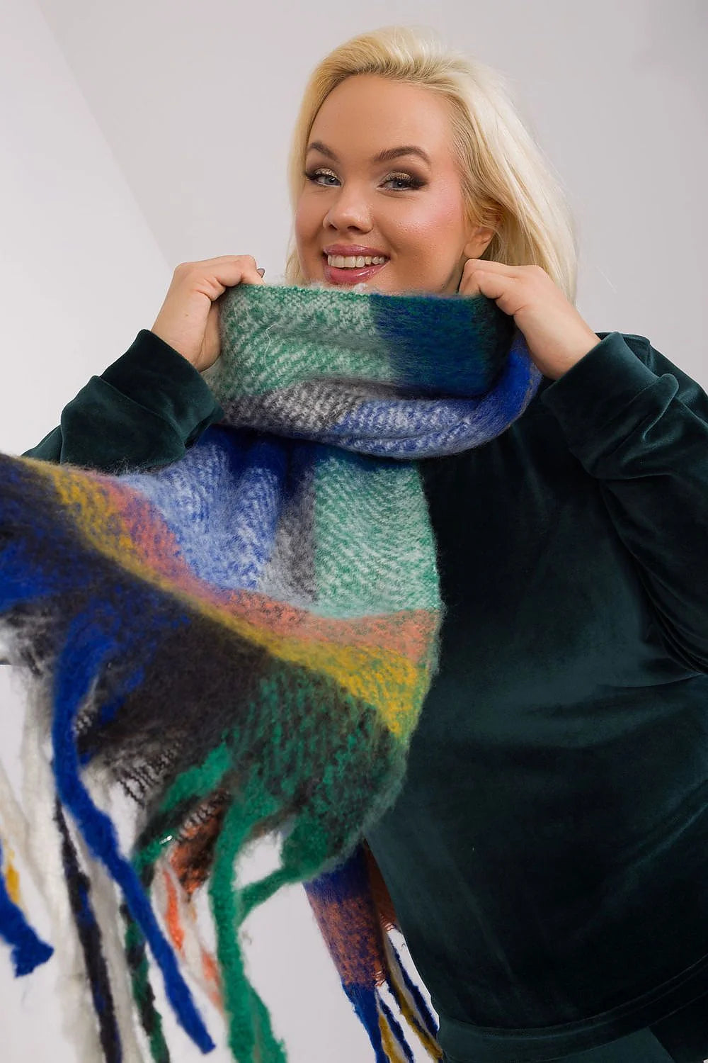 écharpe longue multicolore rayures larges franges velours pelucheuse moelleuse oversize épaisse chaude texturée casual chic femme